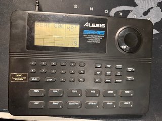 Caja de ritmos Alesis SR-16