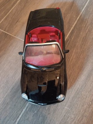 Coche de colección descapotable negro