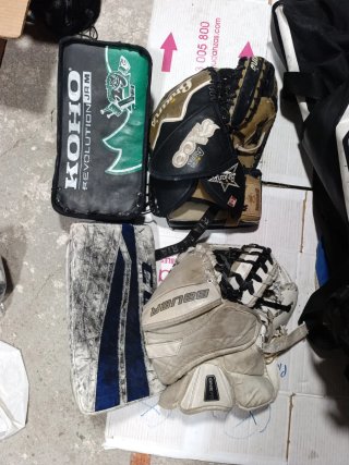 HOCKEY GUANTES DE PORTERO INT  35€ PAR