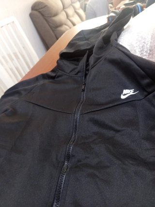 Chaqueta Nike Negra con Capucha