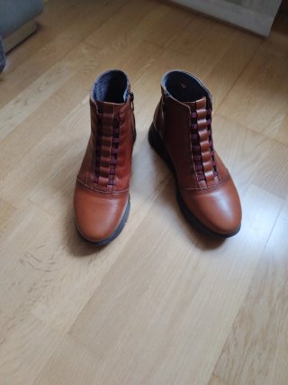 Botines Fluchos Color Cuero Talla 38