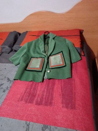 Chaqueta verde de manga corta