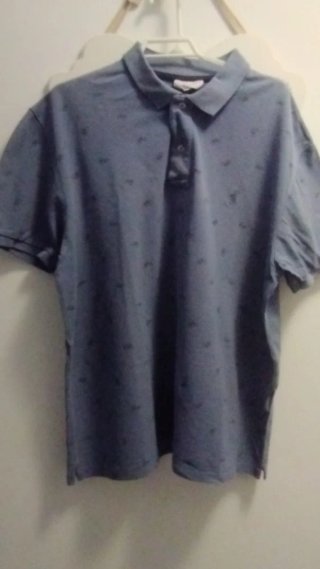Polo Azul con Estampado