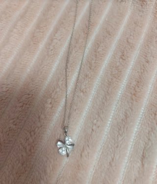 Colgante de Plata con Forma de Trébol