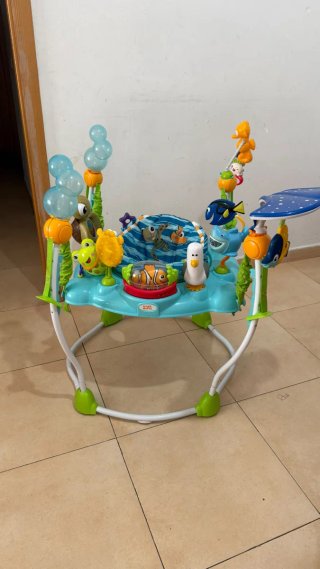 Centro de actividades saltador Bright Starts