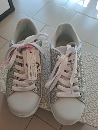 Scarpe glitterate argento e bianche