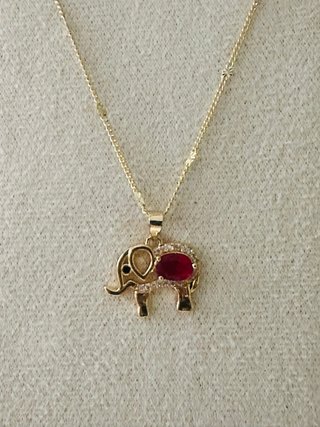Colgante Elefante piedra roja en Oro Golfi