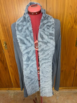 Chaqueta con cuello de pelo gris