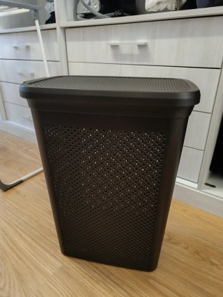 Cesto para ropa sucia marrón