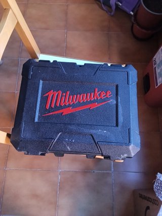MALETÍN MILWAUKEE PARA TALADRO DE BATERÍA