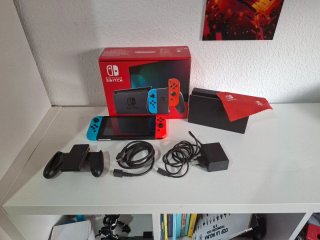 Nintendo Switch con Joy-Con Azul y Rojo