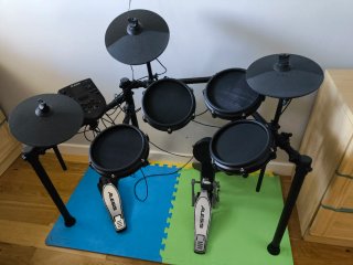 Batería Electrónica Alesis Nitro Mesh Kit