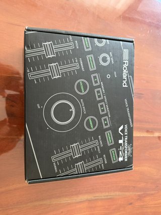 Roland VT-4 Voice Transformer + DESK
