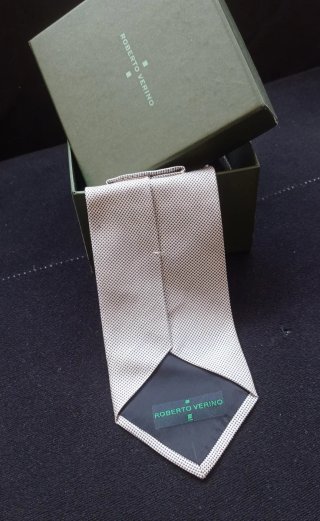 Corbata Roberto Verino con caja