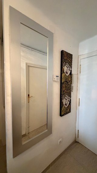 Espejo de Pared con Marco Plateado