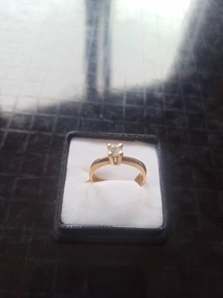 Anillo Dorado con Piedra