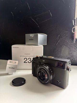 Fujifilm X-Pro2 con objetivo 23mm y accesorios