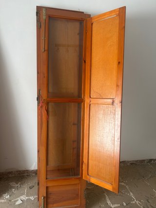 Ventana de balcón de madera