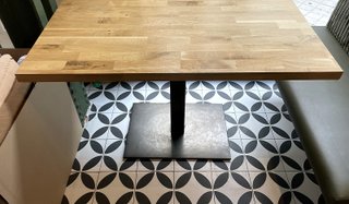 Mesa de Roble Macizo y Pie de Hierro