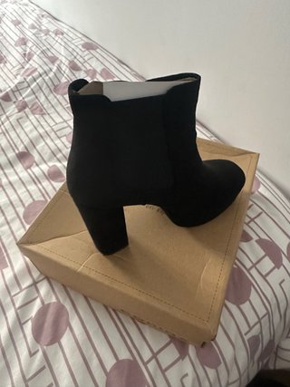 Botines Negros de Tacón