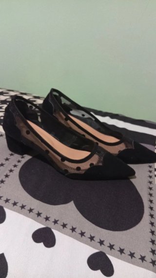 Zapatos de tacón corto con malla