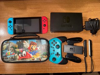 Nintendo Switch (Serie XAJ) + Mando Pro y extras