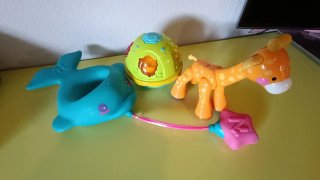 3 juguetes infantiles a 2€ cada uno, o 5€ todos
