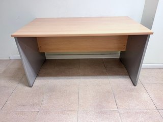 Mesa de despacho o estudio