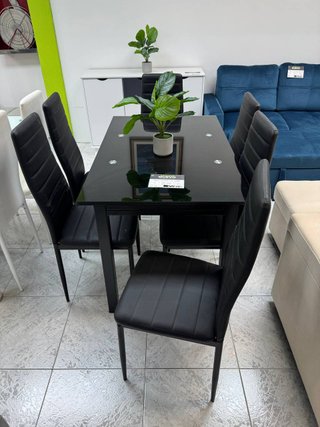 Mesa Extensible Negra con 6 Sillas
