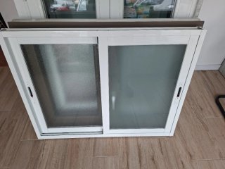 Ventana de Aluminio Blanca Corredera