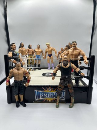 Ring WWE WrestleMania con 12 Personaggi