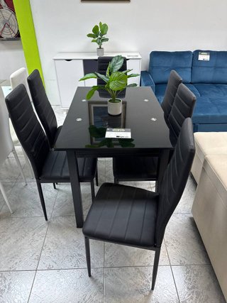 Mesa Extensible Negra y 6 Sillas