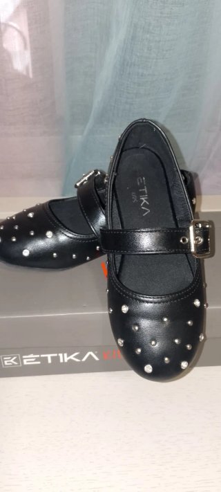 Zapatos de niña Etika con tachuelas,talla 30.