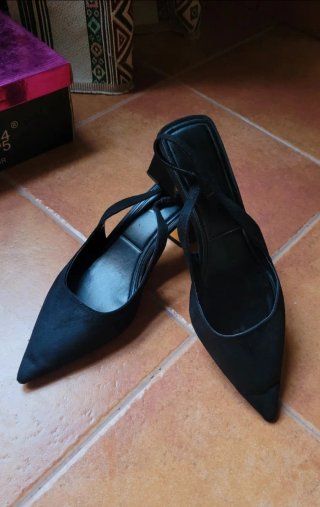 Zapatos de tacón Zara negros