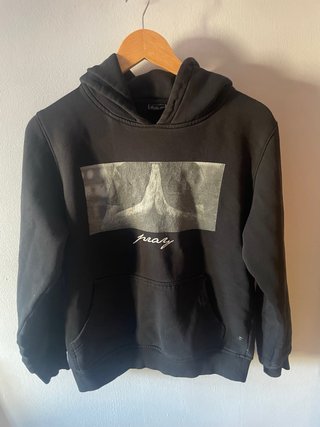 Sudadera Negra con Capucha