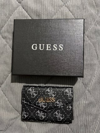 Tarjetero GUESS Negro con Estampado