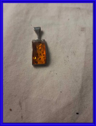 COLGANTE DE PLATA CON PIEDRA AMBAR