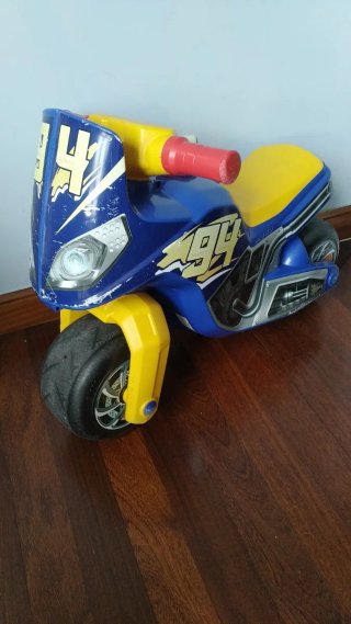 Moto correpasillos infantil
