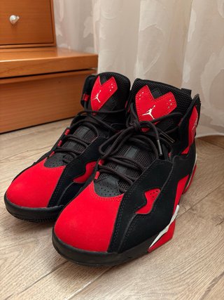 Zapatillas Jordan True Flight Negras y Rojas