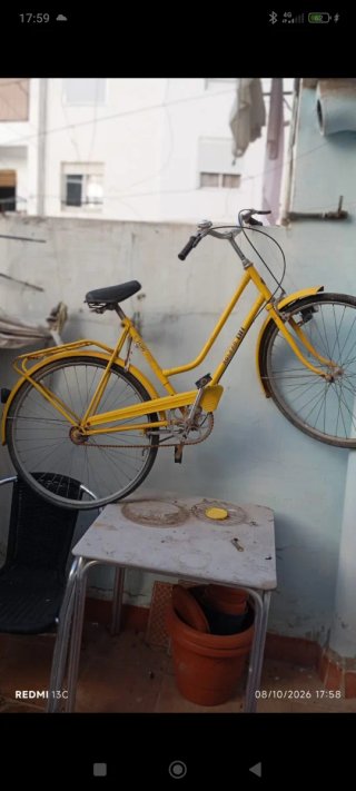 Bicicleta Urbana Amarilla Vintage