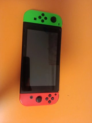 Nintendo Switch con Joy-Con Rojo y Verde