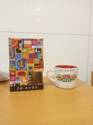 Taza FRIENDS McDonald's con Caja