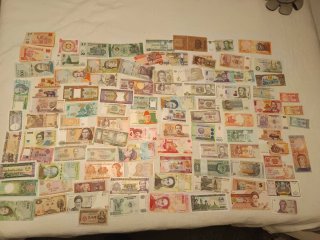 Lote de 100 Billetes del Mundo