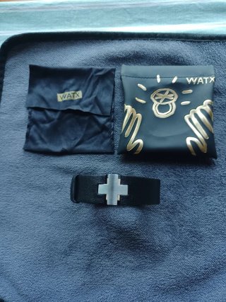 Pulsera de cuero negro WATX