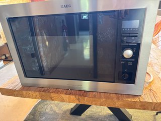 Microondas AEG integrable con grill – 26 L – Funci