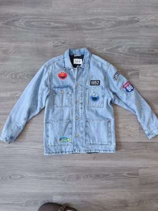 Chaqueta Tejana con forro Pull&Bear con Parches