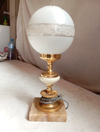 Lámpara de mesa estilo clásico