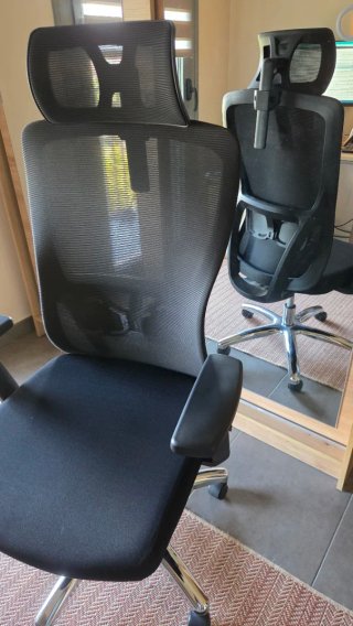 Silla de oficina ergonómica negra