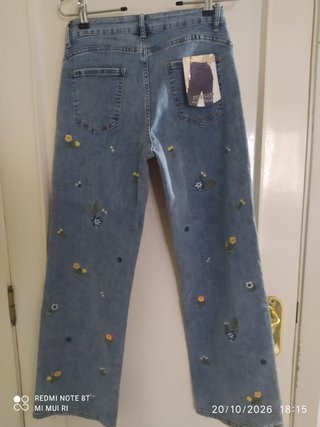 Pantalón Vaquero Azul Claro Bordado