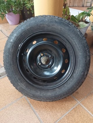 Neumático Michelin con Llanta de Acero
